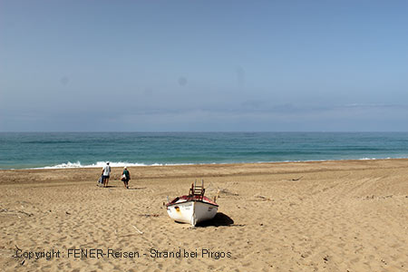 Strand zwischen Zararo und Pirgos