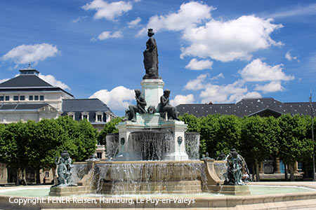 Marktplatz von Le Puy-en-Valays auf dem Jakobsweg