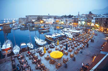 Girne, Hafen am Abend