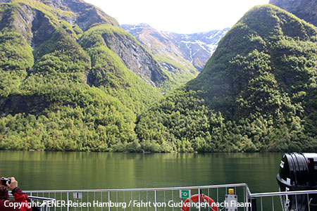 Auf der Fahrt mit der Fähre von Gudvangen nach Flaam