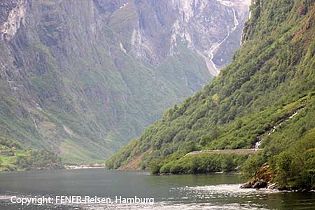 Schiffsfahrt auf dem Nærøyfjord