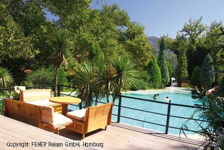 Der Pool der Plantanenhäuser in Camlik bei Akyaka