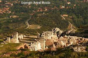 Sagalassos, im Hintergrund der Ort Aglasun